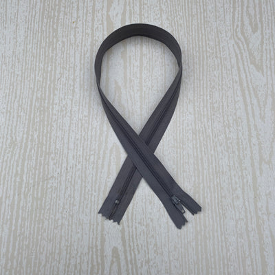 Zip dark grey 20” 