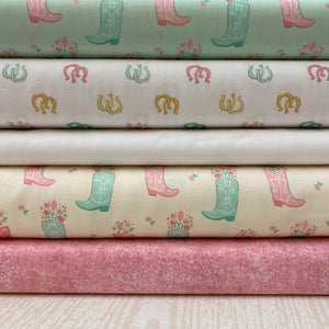 Camelot Fabrics, Rodeo Rose Horse Shoes Mint, Cotton Fabric Bundle